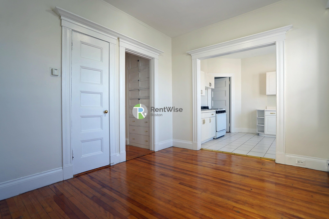 1 - SEPT 2026 – Huge Allston 2 Bed Near Packard’s Corner • Student OK • No Fee