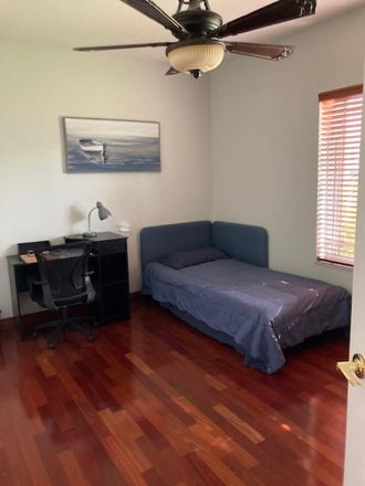 Bedroom - SKNG MALE STUDENT/YOUNG PROF. FOR FURNISHED ROOM WITH PRIVATE BATH  A SHORT DRIVE TO FIU/UM