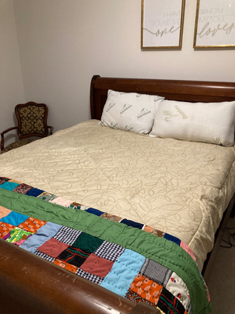 Private Bedroom - PRIVATE ROOM AND BATH IN COZY HOME -- UTILITIES INCLUDED - SHORT WALK TO METRO RAIL AND BUS