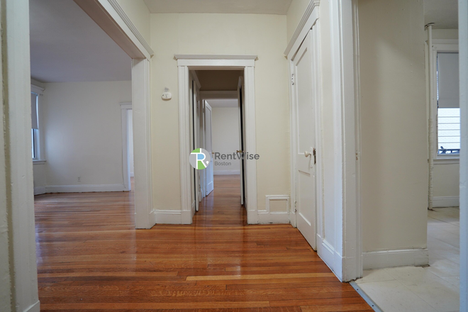 1 - AVAIL NOW-Awesome Brighton 2 bed, Easy MBTA, NO FEE Apartments