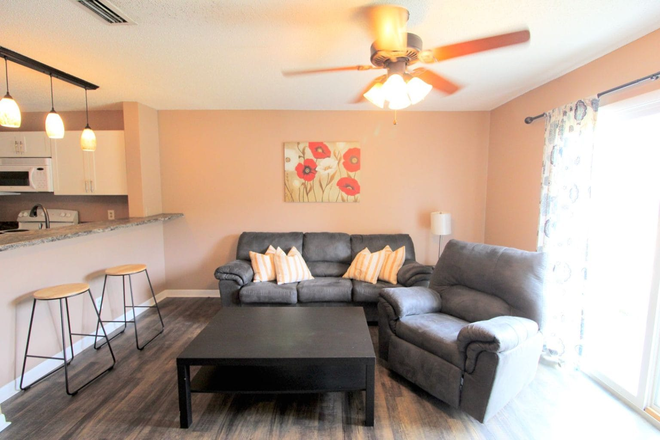 Living Room - 4 Bed 2 Bath Condo for the 27-27 School Year! 1330D