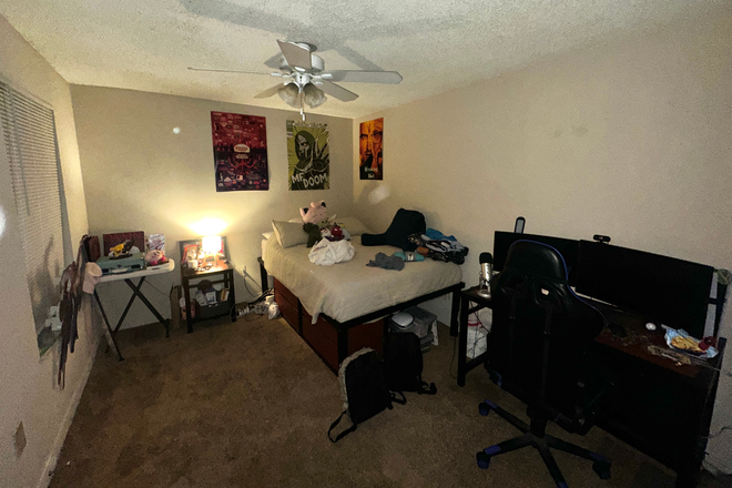 Bedroom - Knights Circle Sublease - $957.95 - Jan-July Apartments