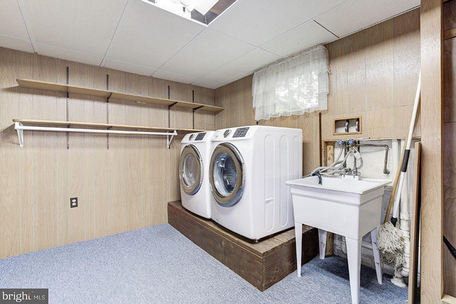 Laundry room - Shared Home! 3 rooms available! 1 master bedroom, 2 basement rooms