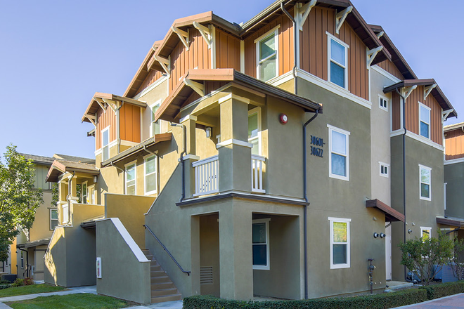 Outside view - ACC Camino del Sol - Personal Bed+Bath *MALE* (Summer Sublet) Townhome - Must be UCI AFFILIATED