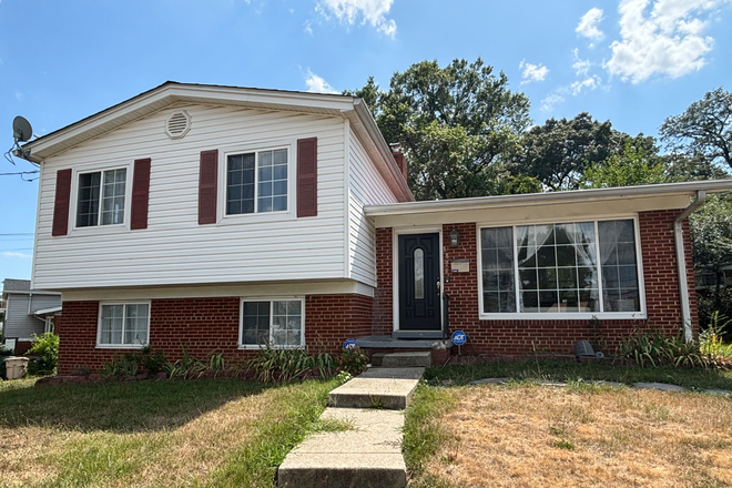 Photo - $500 - $650, plus utilities, next to UMD Shuttle Stop, Female Grad Students Preferred House