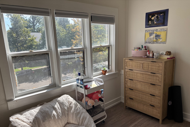 Bedroom - SUBLEASING PRIVATE ROOM ON THE HILL SPRING/SUMMER Duplex