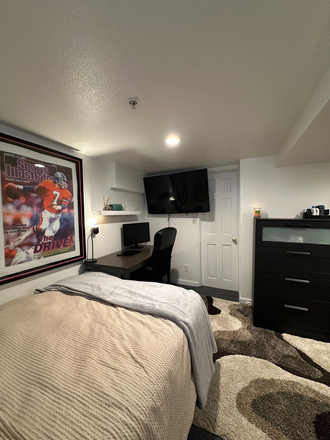 Bedroom - Spring/Summer Sublease (1044 Pleasant St) House on The Hill!