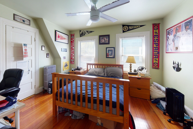 Bedroom #5 - 5 Bed 2 Bath Grad Housing!!