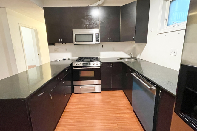 kitchen - Amazing 4 bed 1.5 bath !