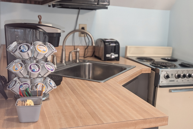 Kitchen counter - Close to Downtown and Howard Park