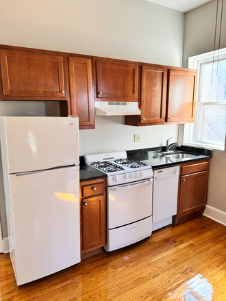 x - Comm Ave 2 Bed Allston Apartments