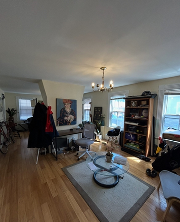 . - HUGE 5 Bed / 2 Bath House w/ LAUNDRY and OFF-STREET PARKING Included!! Available 9/1/25!!