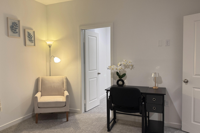 Part of bed room with sofa and study table - Arborterum House