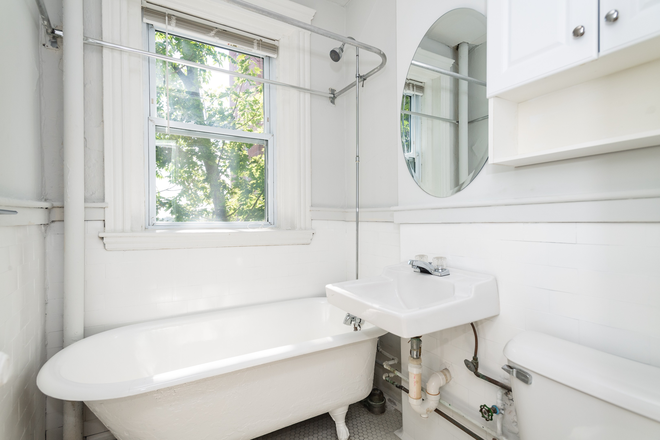 Bath - Studio NO BROKERS FEE !!!!
