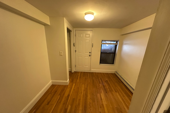 Call NOW for showings! 617-236-8600 - EDGERLY RD - *NO FEE* LRG GRDN LVL 2BR/1BA AVAIL *9/1/2026* W/ LNDRY IN BLDNG, HEAT INC, OPEN LAYOUT Apartments