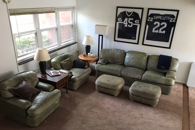 living area - 2025-2026 Academic Year: 3-bdrm, 2-bath, fully furnished townhouse