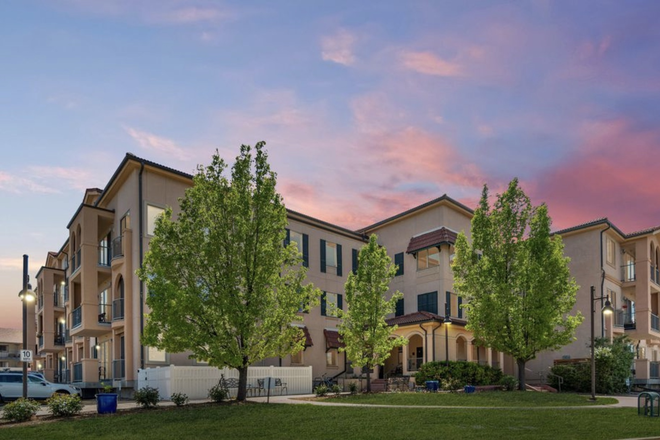 Landscaped secured building - Vistoso - Quiet Luxury Corner Unit Condo