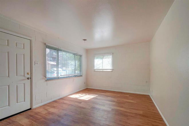 Photo - 2804 Marine Apartments