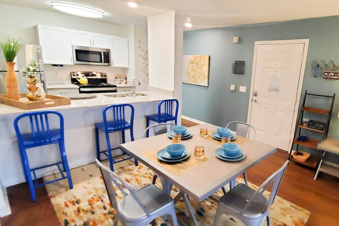 Kitchen - Northgate Lakes apartment close to campus (3 months free rent!!!)