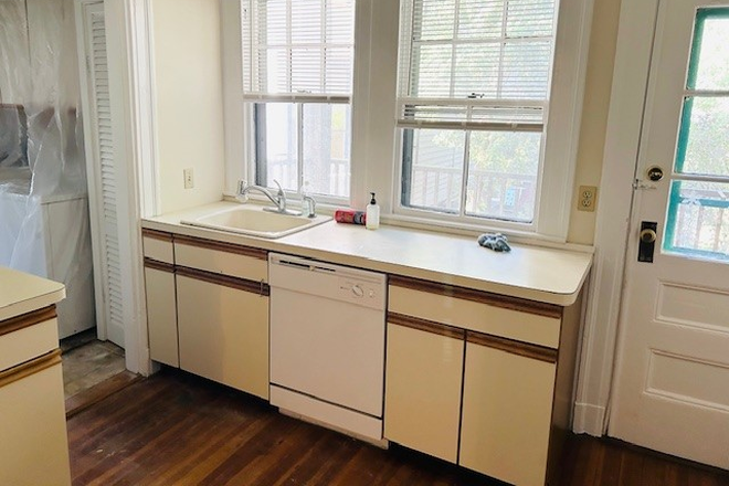 kitchen - No fee ! 3 bed 1.5 baths , porch, yard, laundry in unit harvard design, redline Apartments