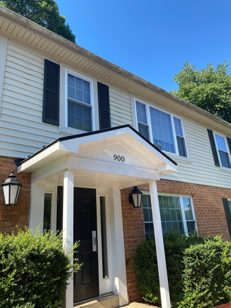 Exterior Close Up - Fountain Court Apartments