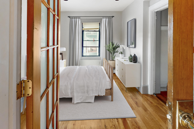 . - Modern 3 Bed / 1 Bath in Mission Hill avail. 9/1/26! Apartments