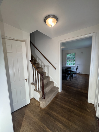 foyer - VERY CLOSE TO CAMPUS!  5 BED/2 BATH WALK TO CAMPUS HOUSE!