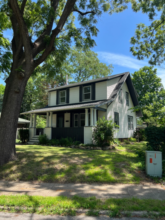 Outside from N Niles Ave - Furnished Graduate Housing