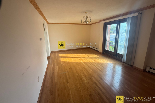 Call NOW for showings! 617-236-8600 - BENNINGTON ST - ORIENT HEIGHTS! 2BR/1BA W/ H&HW INC, +1 PRKNG INC! AVAIL NOW W/ LNDRY IN BLDNG, DW! Condo