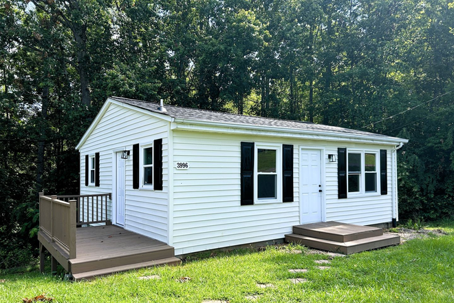  - Cute Cottage Overlooking a Wooded Area