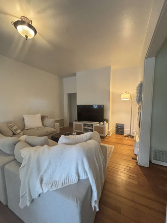 Living Room - Spacious and Nice House - Best Location on the Hill