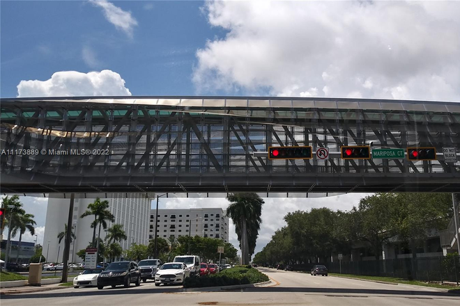 The pedestrian bridge provides safe access to the university campus - Apartments close to UM