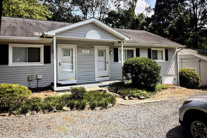Outside - Immediate Move-in Available: 2 Bed 1 Bath Apartment, Walking Distance to Campus
