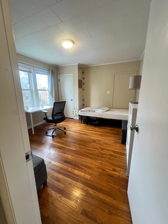 1 - JUNE 2027 | Charming Duplex | Medford 4 Bed, 1 Bath | Water Included | No Broker Fees! Duplex