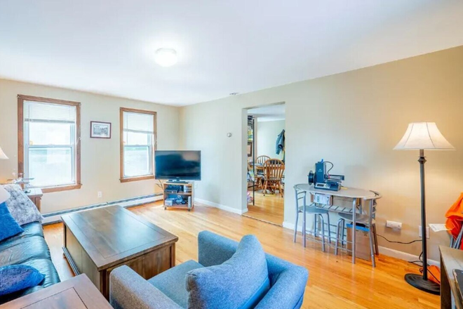 livingroom - EAST CAMBRIDGE AMAZING 4 BED 2 BATH SCIARAPPA St. SEPTEMBER 1 MOVE IN