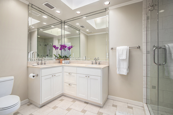 Primary bathroom double quarts sink - 4b/3b home short bike to Campus