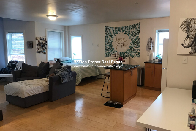 a - OVERSIZED AND MODERN