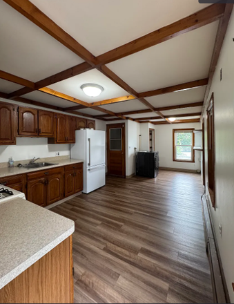 . - HUGE 2 Bed / 1 Bath w/ LAUNDRY IN UNIT!! Available NOW!!