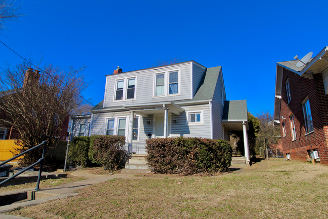 front - Spacious 4-Bedroom Home for rent Near Downtown Harrisonburg!