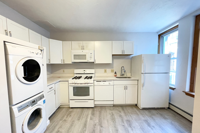 kitchen - Rooms for rent in the North End!