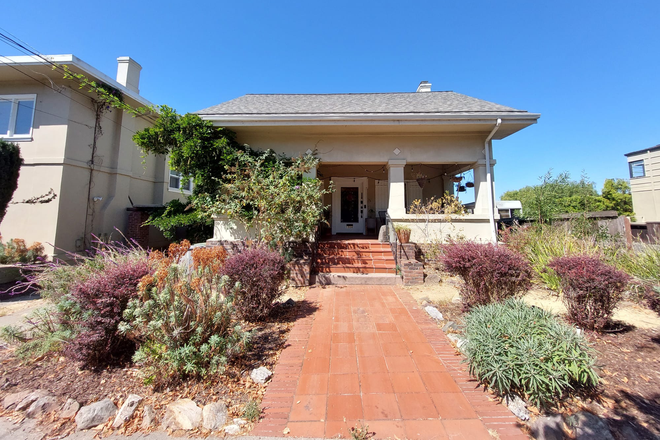 The entry to the house - Room available in our beautiful North Berkeley community! House