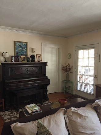 Living room - Private room in family home