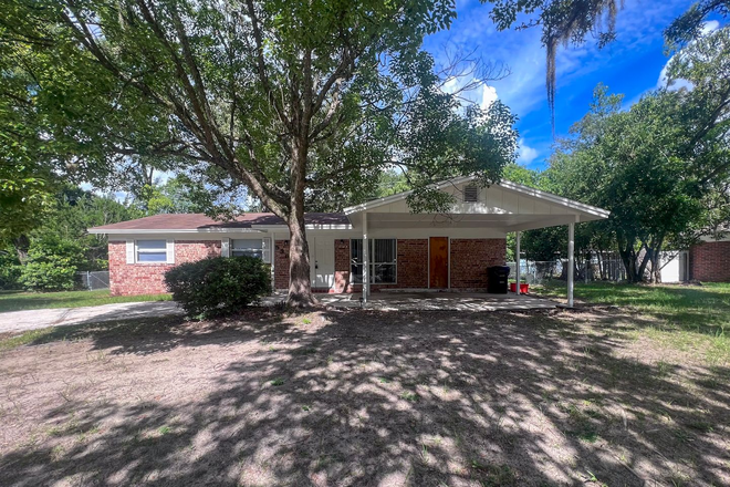  - 3/2 House Near UF - Available mid-July 2026!
