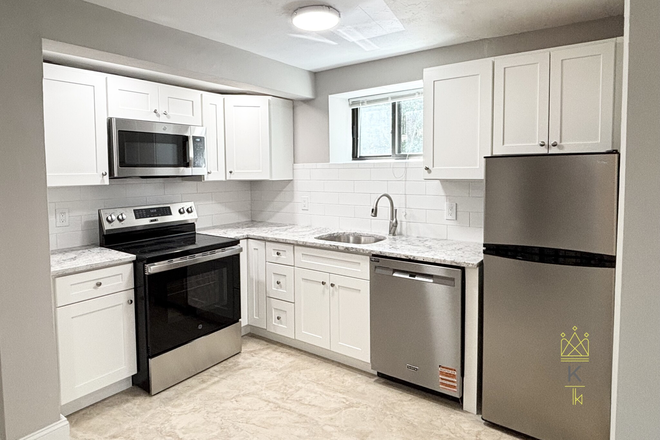 kitchen - Spacious Coolidge Corner 1 bed + office with parking