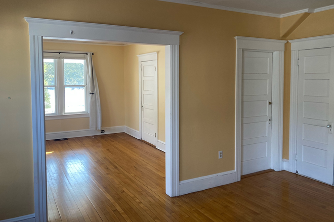 From bedroom to living room - Walk to UMass and Town