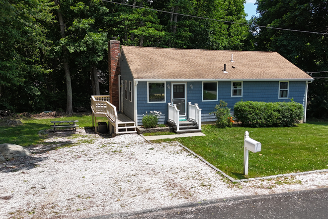 Outside - 97 Congdon St, Narragansett RI House