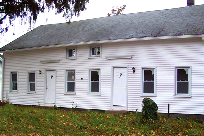Beautiful Home - 4 Beds / 1.5 Full Baths - Don't Miss it!! - 5 min from Campus- (Heat & Water Included!) Duplex