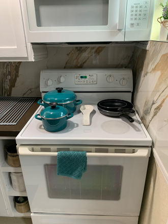 Micro wave and coffee maker - Cozy Furnished Studio House