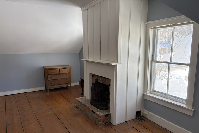 Bedroom with working fireplace - Housemate Wanted for Quaint Farmhouse in Strafford