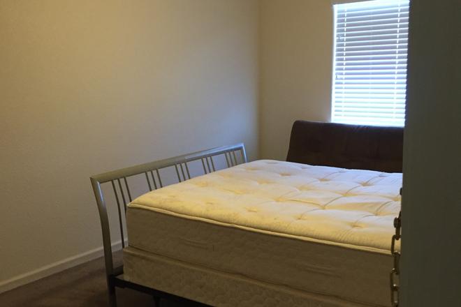 Bedroom - Bedroom for rent in home